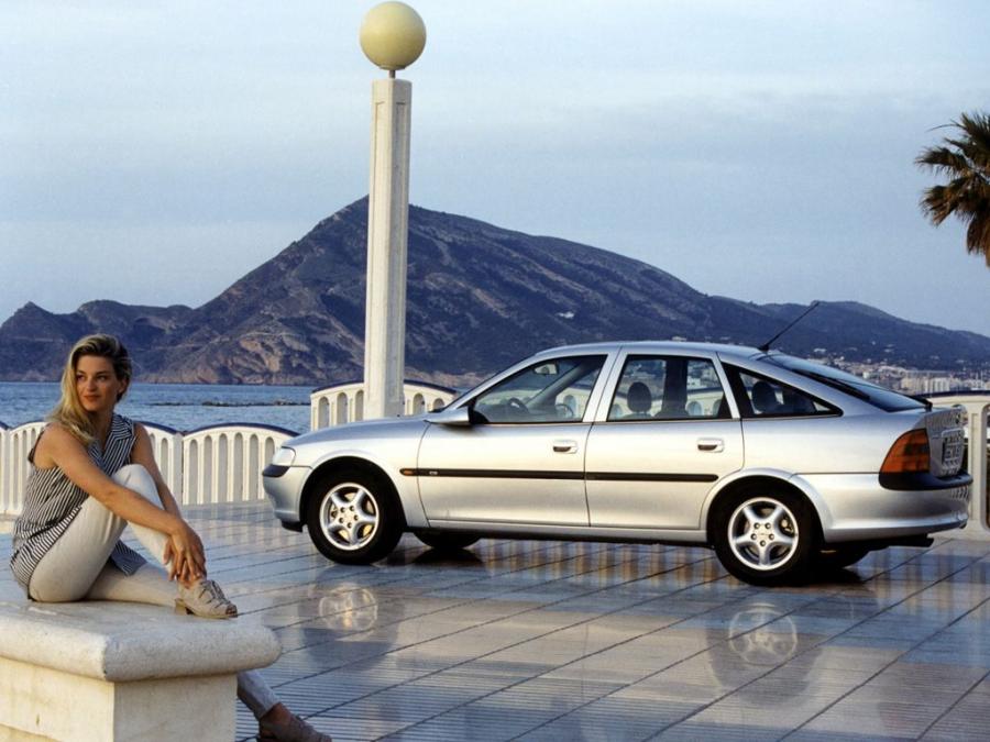  Opel Vectra Hatchback 1995 года  (фото 4 из 6)
